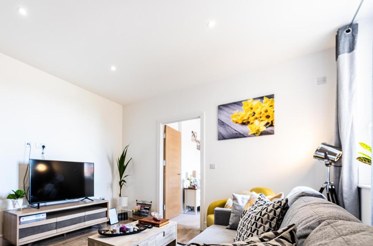 Mission Wave - Venture Apartment Staines-upon-Thames Exterior photo
