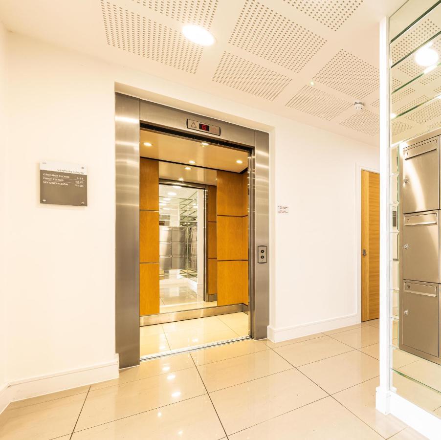 Mission Wave - Venture Apartment Staines-upon-Thames Exterior photo